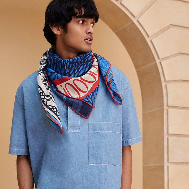 カレH 100 《ココリコー!》 - ブルー | Hermès - エルメス-公式 カレH 100 《ココリコー!》 - ブルー | Hermès - エルメス-公式